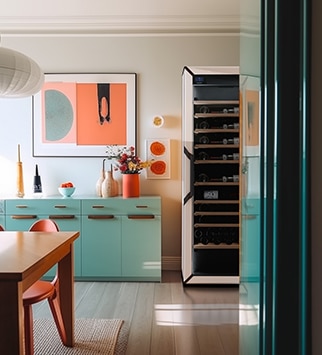 Une cuisine bleu turquoise et orange avec une cave à vin vitrée